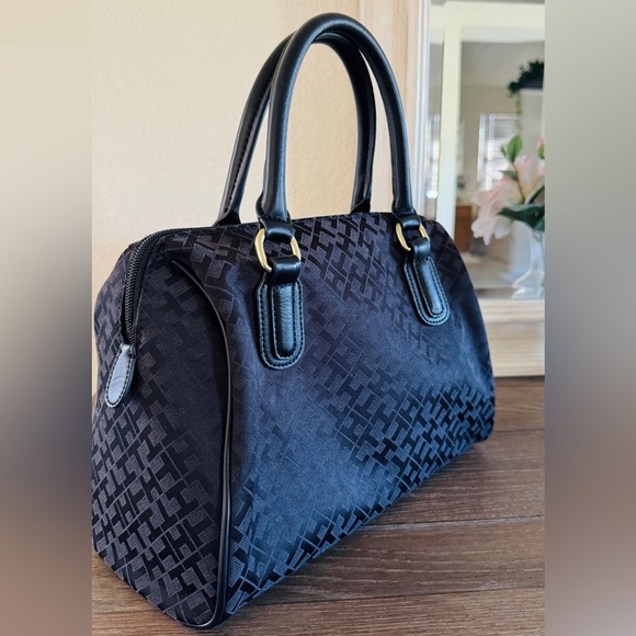 TOMMY HILFIGER BLACK BOWLER SATCHEL - Picture 4 of 7